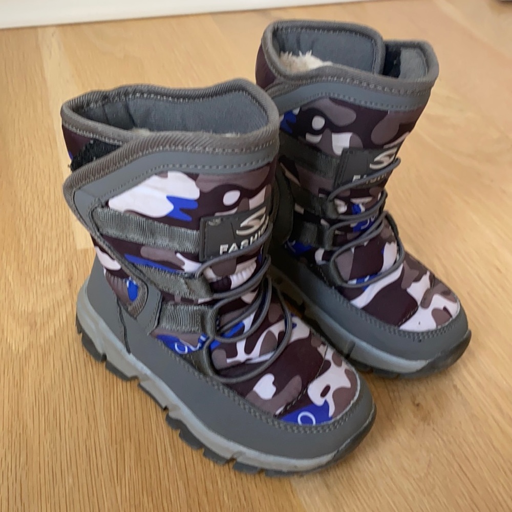 Boys snow boots